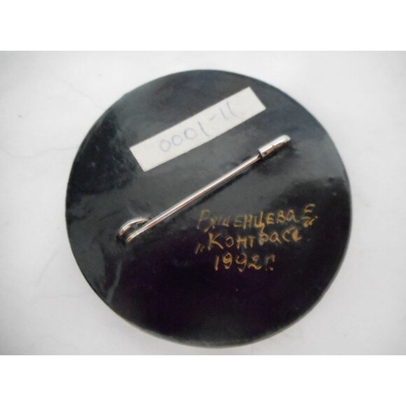 Vintage Hand painted Signed Russian Floral Lacquer Pin Brooch - Picture 3 of 3